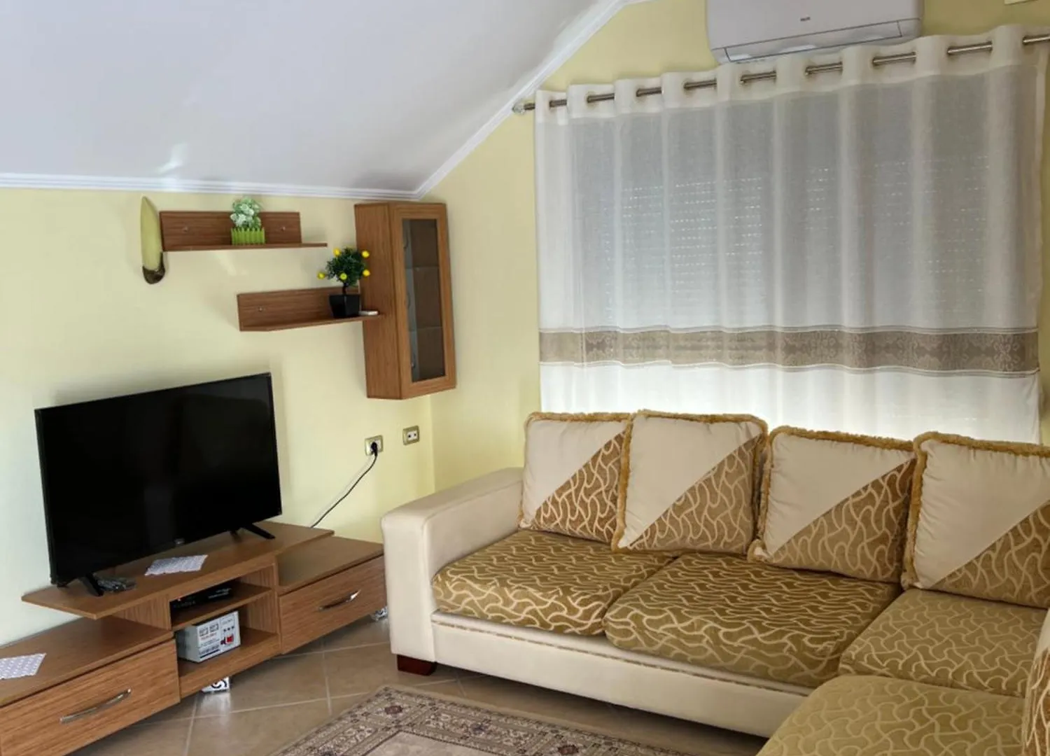 Flower Terrace Apartment Gjirokaster