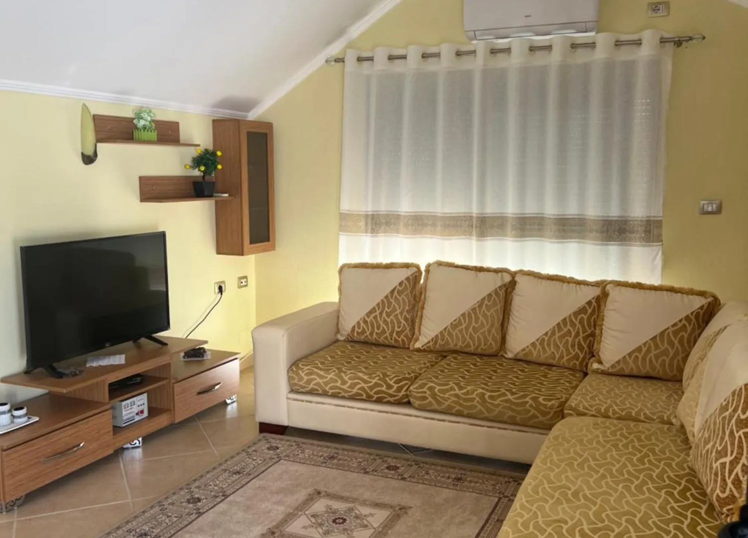 Flower Terrace Apartment Gjirokaster 0*,  Albania
