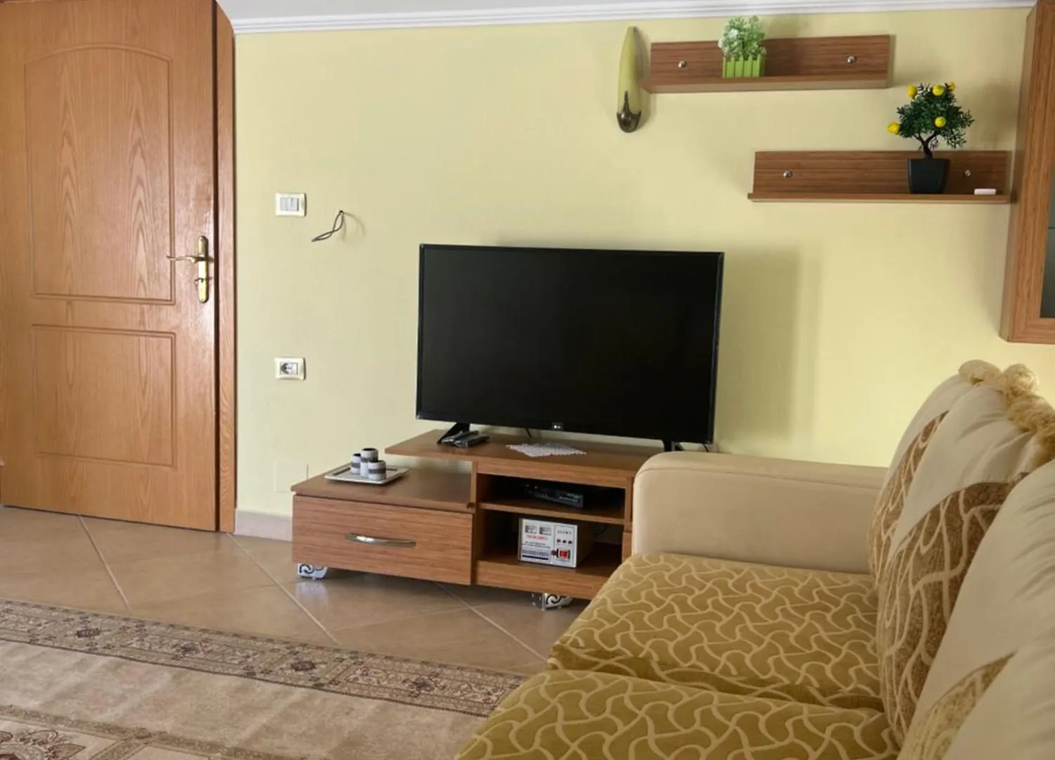 Flower Terrace Apartment Gjirokaster 0*,  Albania