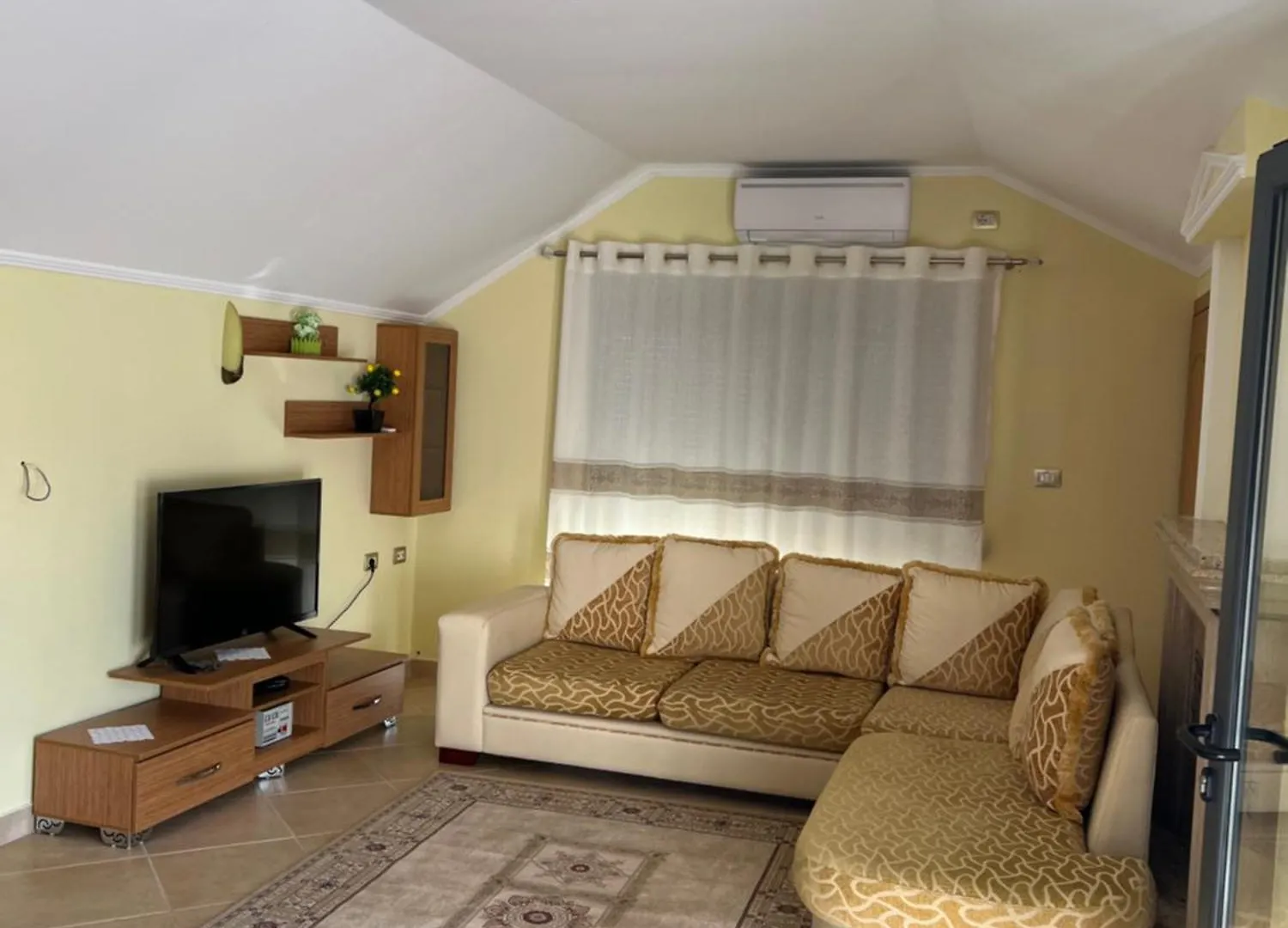 Flower Terrace Apartment Gjirokaster